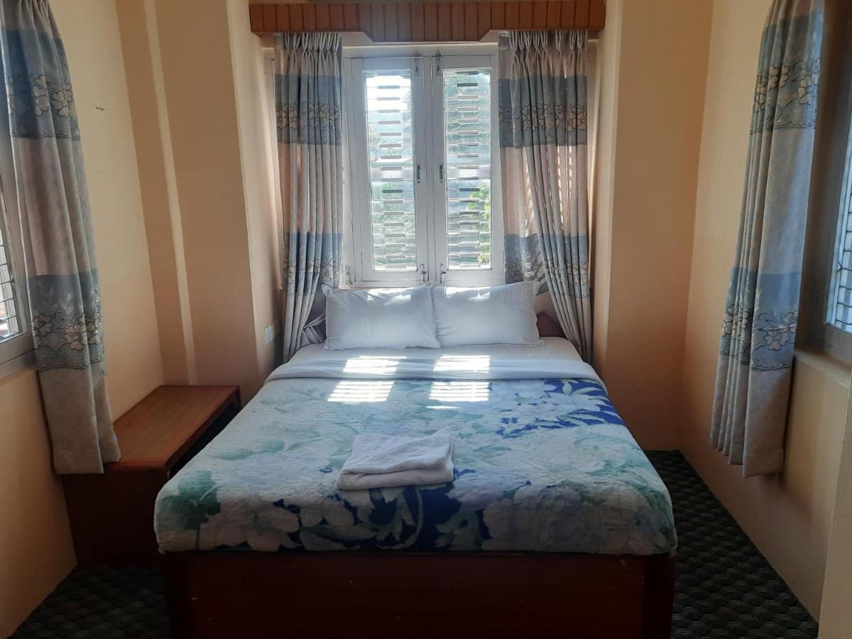 Hotel Celesty Inn Покхара Экстерьер фото
