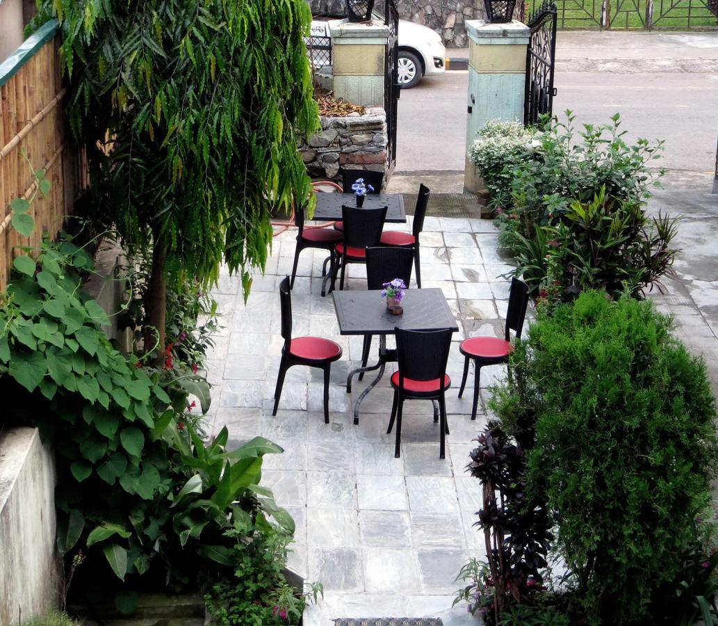 Hotel Celesty Inn Покхара Экстерьер фото