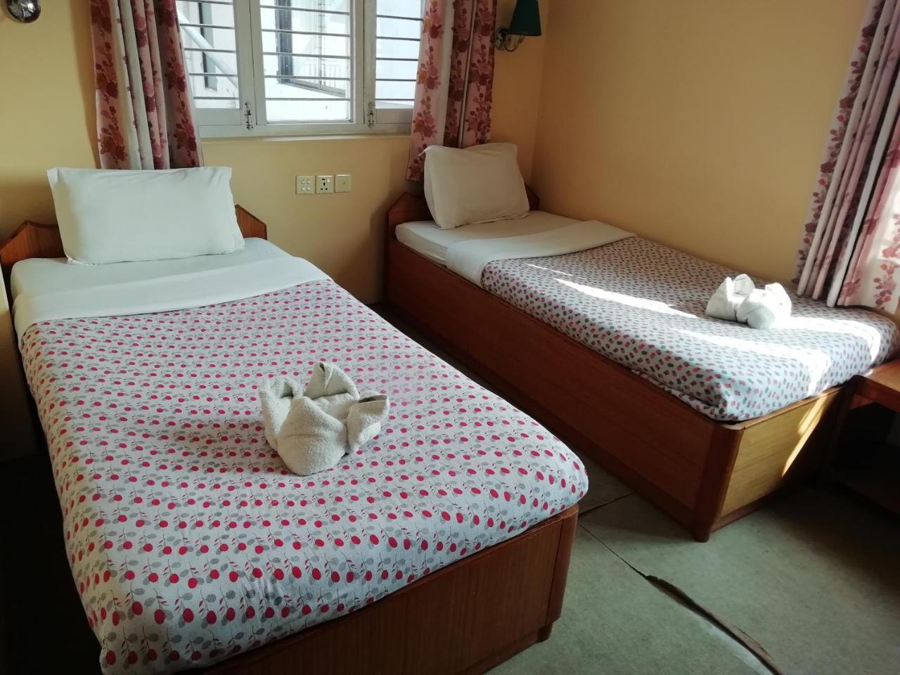 Hotel Celesty Inn Покхара Экстерьер фото